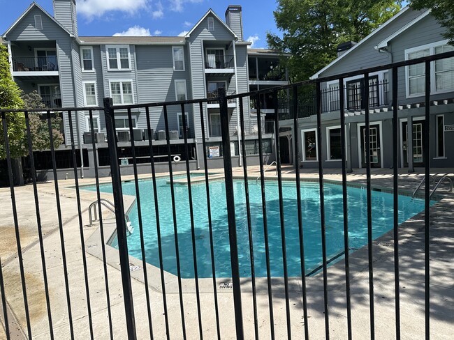 303 Granville Ct, Unit 303 in Atlanta, GA - Building Photo - Building Photo