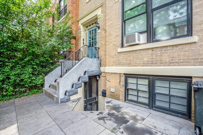 250 E 25th St in Brooklyn, NY - Building Photo - Building Photo