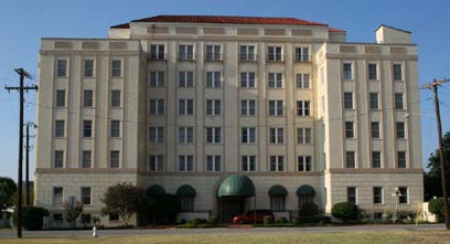 Ambassador Apartments in Dallas, TX - Building Photo