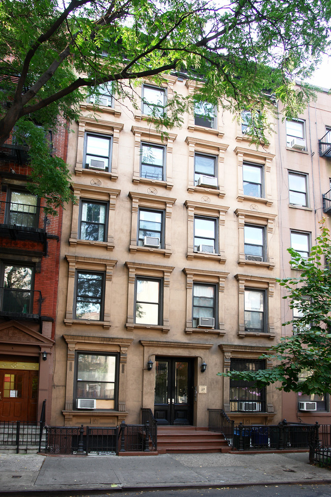 344 W 47th St