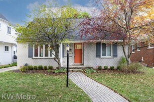 1316 Lyons Ave in Royal Oak, MI - Building Photo
