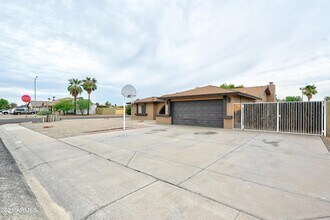 7301 W Canterbury Dr in Peoria, AZ - Building Photo - Building Photo