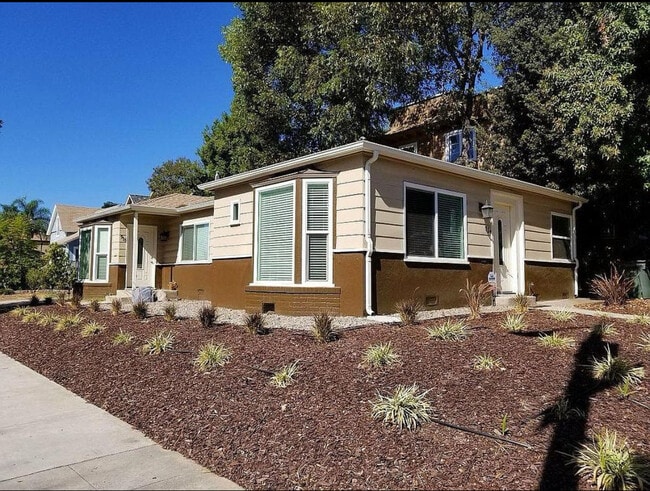 917 N Los Robles Ave in Pasadena, CA - Building Photo - Building Photo