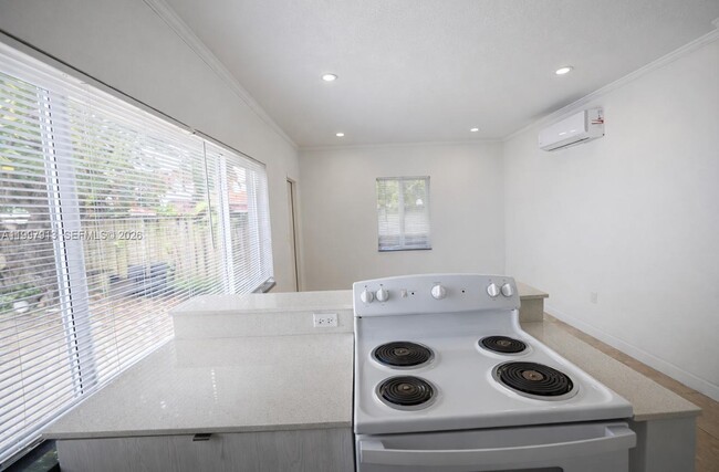 572 NE 67th St in Miami, FL - Building Photo - Building Photo