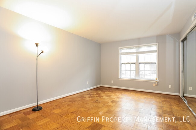 6000 Westchester Park Dr in College Park, MD - Building Photo - Building Photo