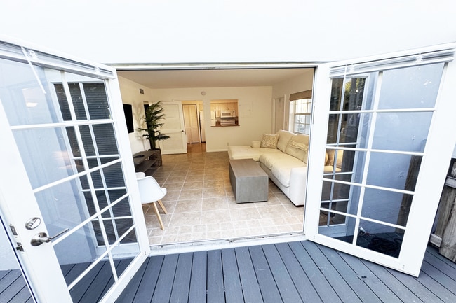 234 Oleander Ave in Palm Beach, FL - Building Photo - Building Photo