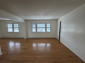 626 Middlesex St, Unit 2FL in Linden, NJ - Foto de edificio - Building Photo