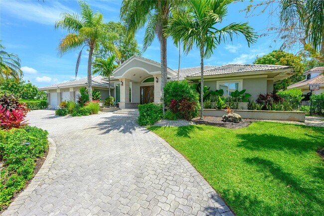 16001 SW 77th Ct in Palmetto Bay, FL - Building Photo - Building Photo