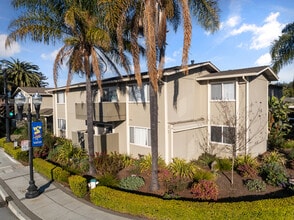 Sunnyvale Apartments in Sunnyvale, CA - Foto de edificio - Building Photo