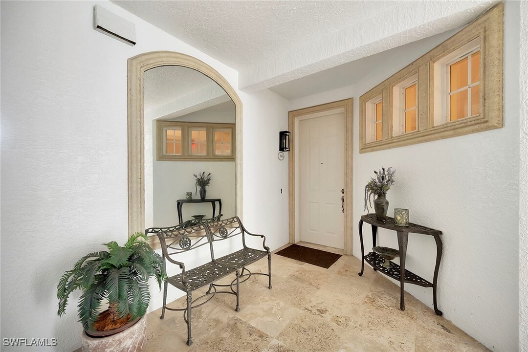 1004 5th St S in Naples, FL - Building Photo