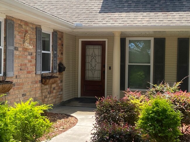 10140 Gail Ct in River Ridge, LA - Foto de edificio - Building Photo