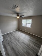 139 N Washington St, Unit 5 in Clinton, MO - Foto de edificio - Building Photo