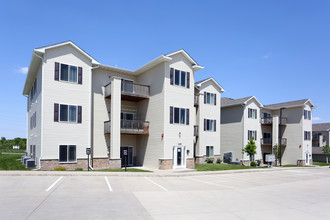 Greenhill Fountains in Cedar Falls, IA - Building Photo - Building Photo