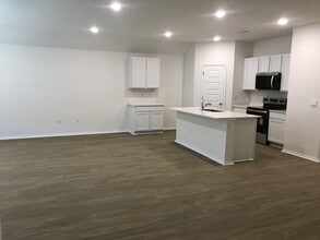 1402 Springvine in Searcy, AR - Building Photo - Building Photo