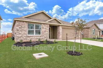 8910 Rancher Pl in Seguin, TX - Building Photo - Building Photo