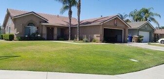 5903 Golden Sunset Ct in Bakersfield, CA - Building Photo