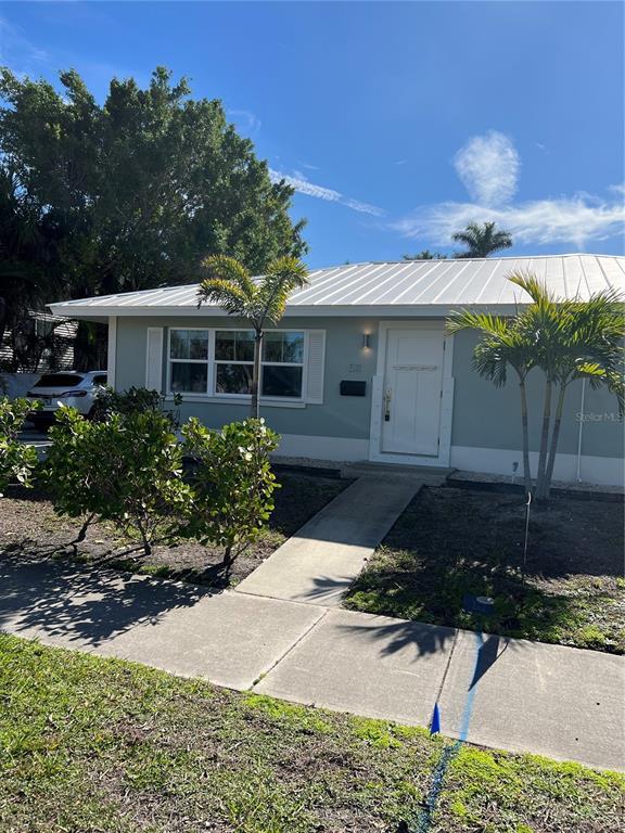 property at 511 W Retta Esplanade