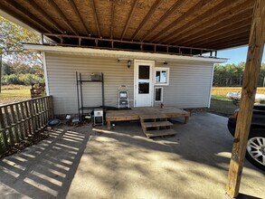 2728 W Barr Rd in Chocowinity, NC - Building Photo - Building Photo