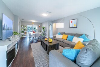 2101 N 52nd Ave in Hollywood, FL - Building Photo - Building Photo