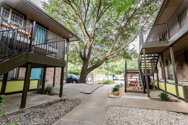 property at 7685 Northcross Dr