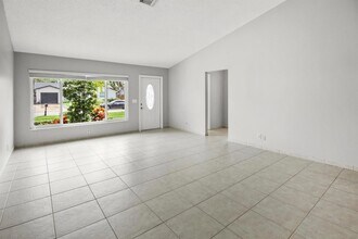 22493 SW 56th Ave in Boca Raton, FL - Building Photo - Building Photo