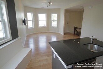 110 Chester St, Unit #1 in Boston, MA - Building Photo - Building Photo