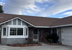 13005 Greensboro Rd in Victorville, CA - Building Photo