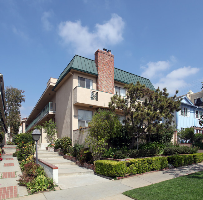 11907 Gorham Ave in Los Angeles, CA - Foto de edificio - Building Photo