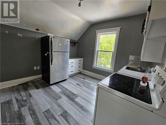56 Cameron St N in Kitchener, ON - Building Photo - Building Photo