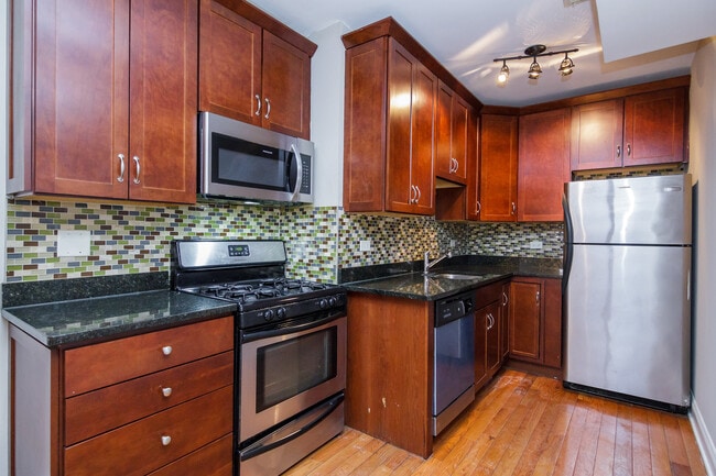 6501 N Claremont Ave in Chicago, IL - Building Photo - Building Photo