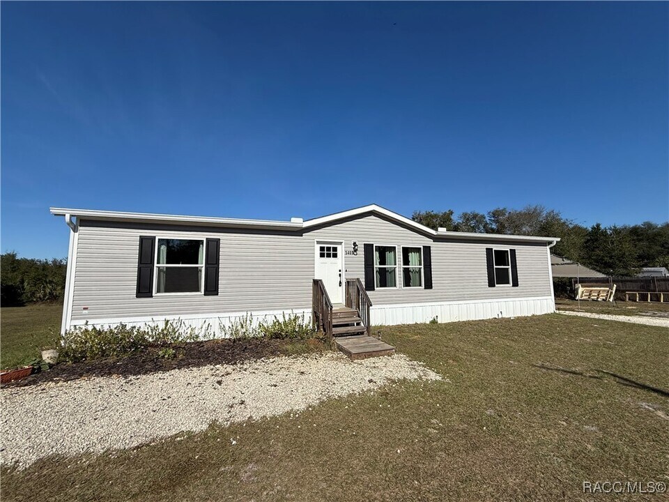 5469 W Grovepark Rd in Dunnellon, FL - Building Photo