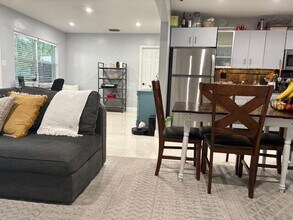 270 NE 45th St in Fort Lauderdale, FL - Building Photo - Building Photo