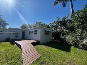 4548 SW 33rd Ave in Fort Lauderdale, FL - Building Photo - Building Photo