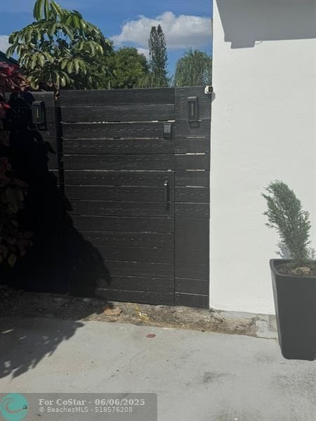 1113 NW 11th Pl in Fort Lauderdale, FL - Foto de edificio - Building Photo