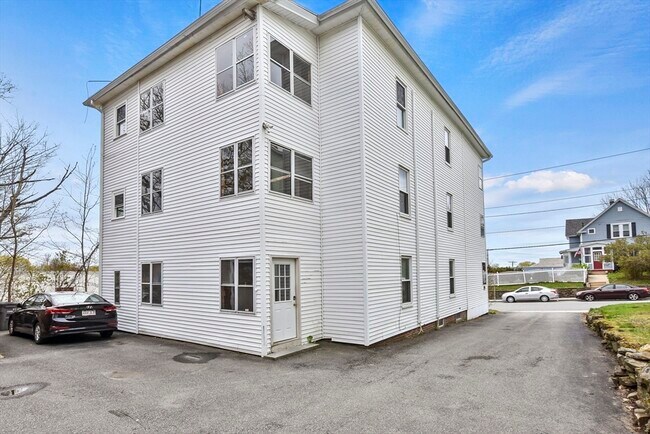 27 Oak St in Gardner, MA - Building Photo - Building Photo