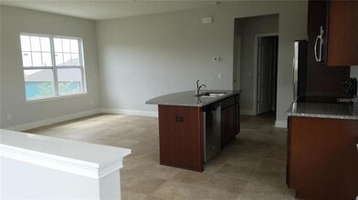 8091 Laureate Blvd, Unit B in Orlando, FL - Building Photo - Building Photo