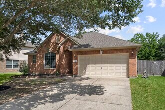 530 Lockland Ln in League City, TX - Foto de edificio - Building Photo