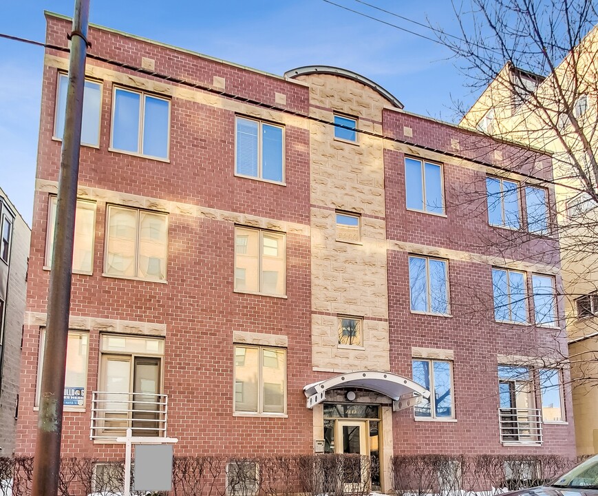 2442 N Southport Ave in Chicago, IL - Building Photo