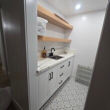 916 S Sherbourne Dr, Unit 102 in Los Angeles, CA - Building Photo - Building Photo