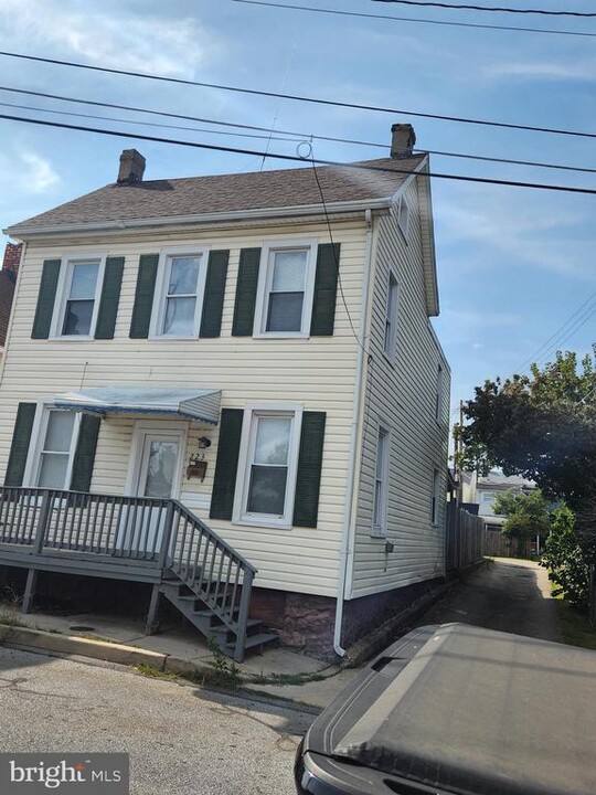 223 James St in Hagerstown, MD - Building Photo