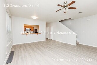 212 Sandstone Dr in Jarrell, TX - Building Photo - Building Photo