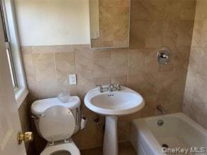 90 Murray Hill St in Elmont, NY - Building Photo - Building Photo