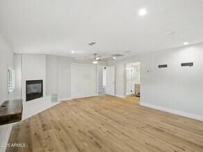 12210 N 67th St in Scottsdale, AZ - Foto de edificio - Building Photo