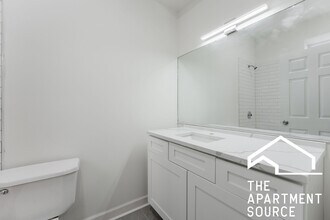 2112 N Campbell Ave, Unit 1F in Chicago, IL - Building Photo - Building Photo