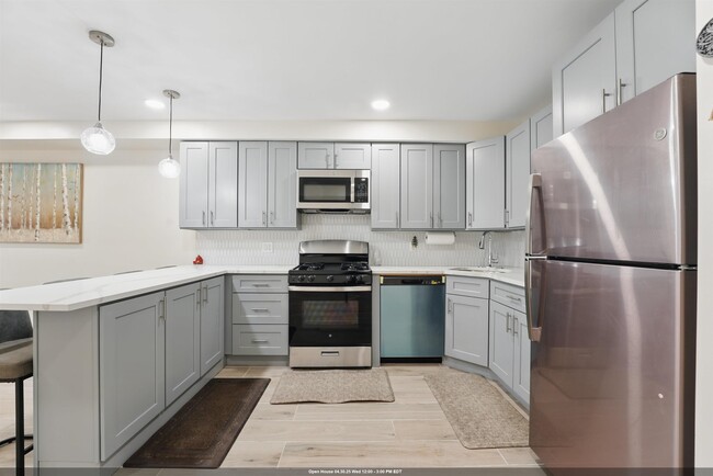 property at 949 Summit Ave