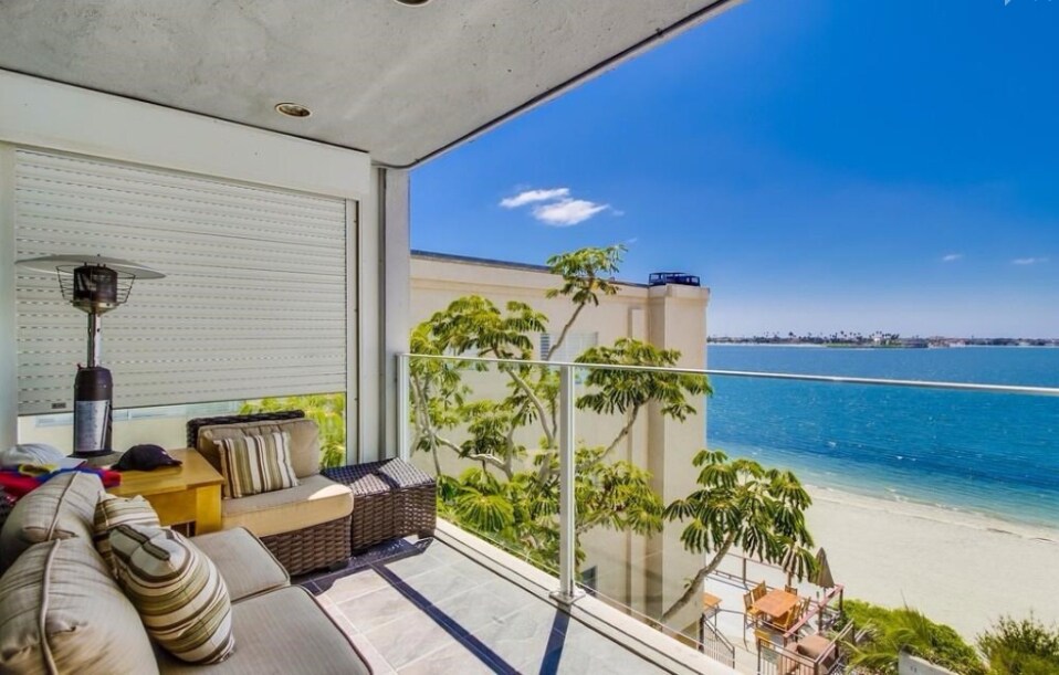 3850 Riviera Dr, Unit 3 in San Diego, CA - Building Photo