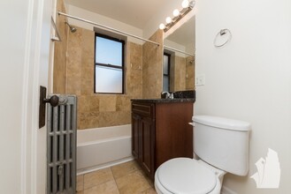 1249 W Henderson St, Unit 3323-3 in Chicago, IL - Building Photo - Building Photo