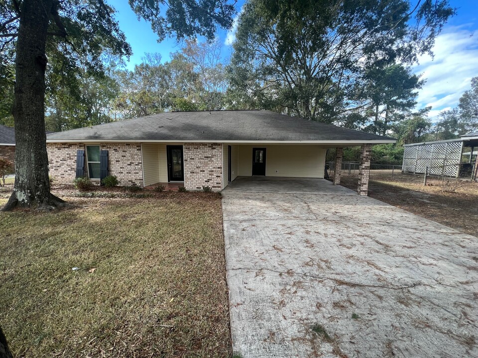 26331 Shadow Brook Ave in Denham Springs, LA - Building Photo