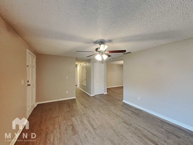 2233 Selkirk St in Valrico, FL - Foto de edificio - Building Photo