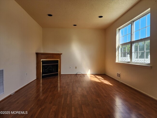 1 Skylark Ct in Marlboro, NJ - Building Photo - Building Photo